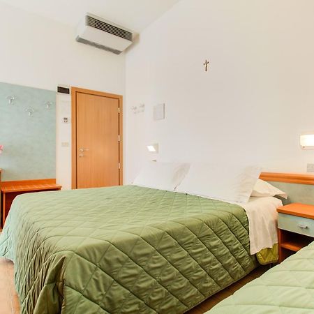 Hotel Astoria Misano Adriatico Exteriör bild