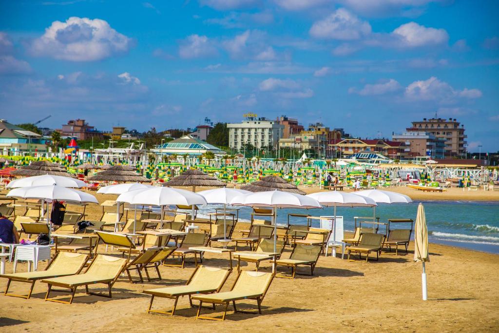 Hotel Astoria Misano Adriatico Exteriör bild