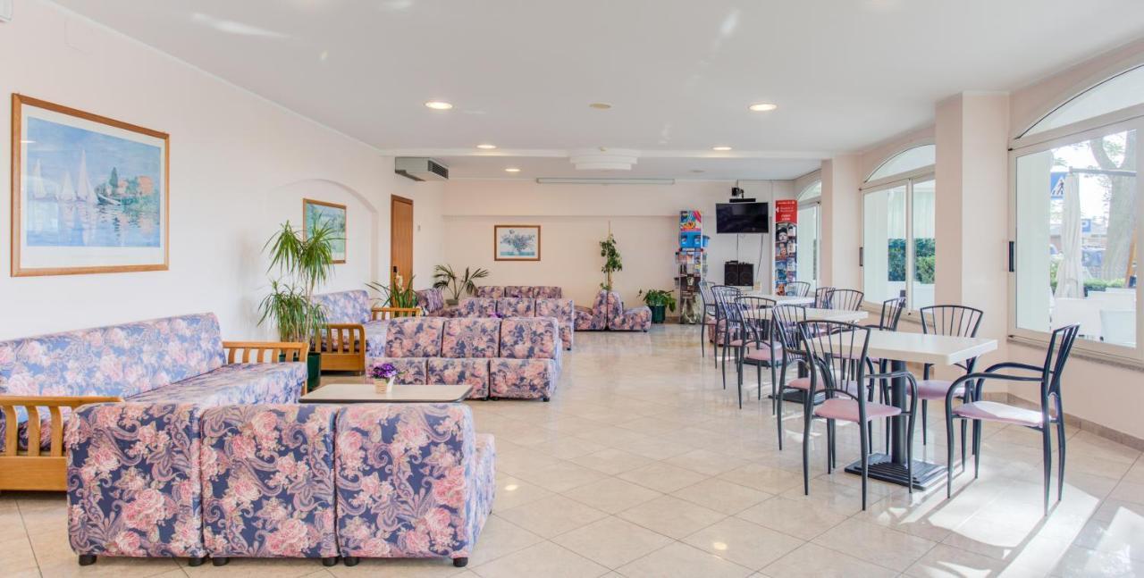 Hotel Astoria Misano Adriatico Exteriör bild